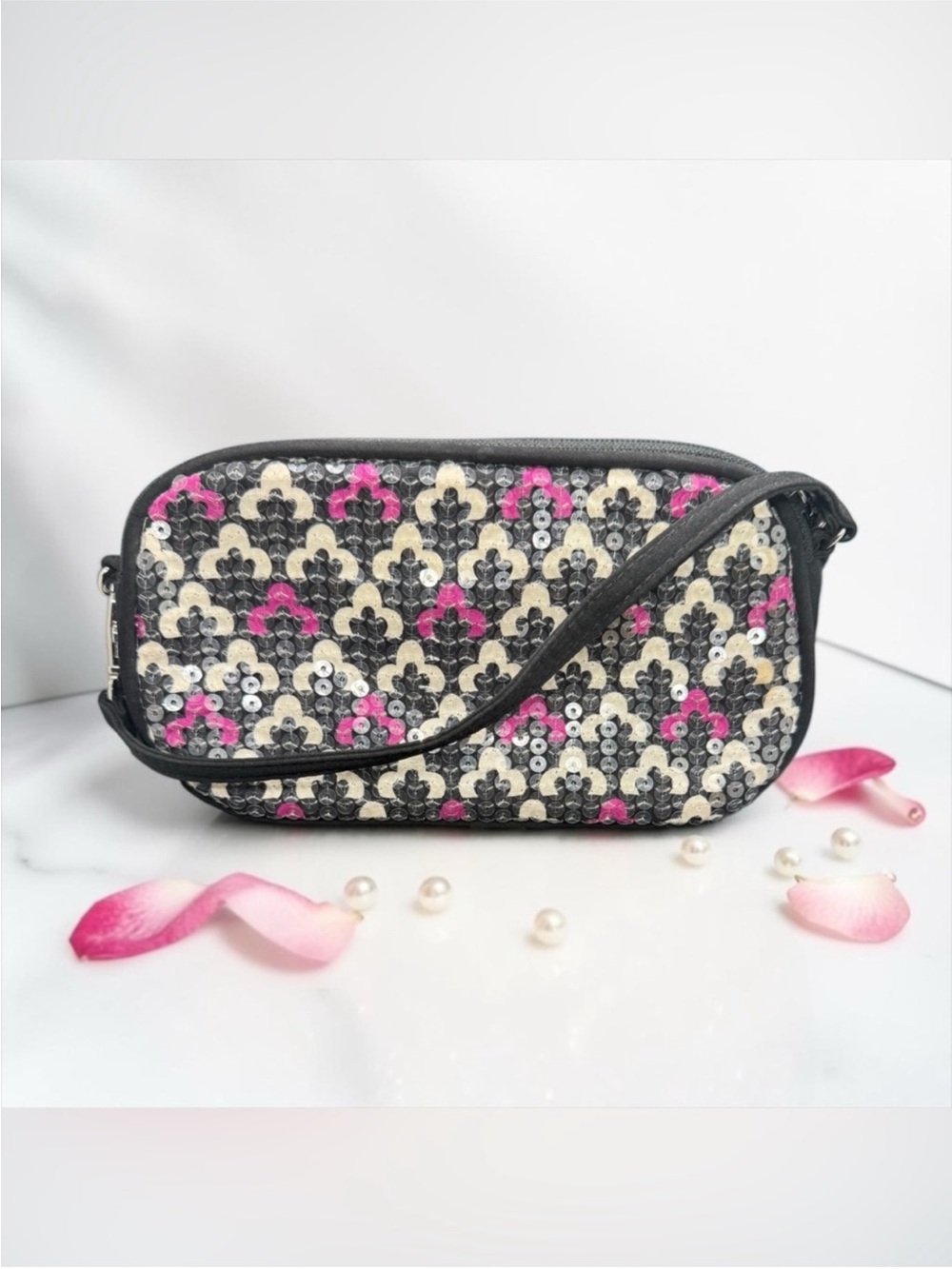 VERA  BRADLEY Canterberry Magenta Shimmer Wristlet/EUC
